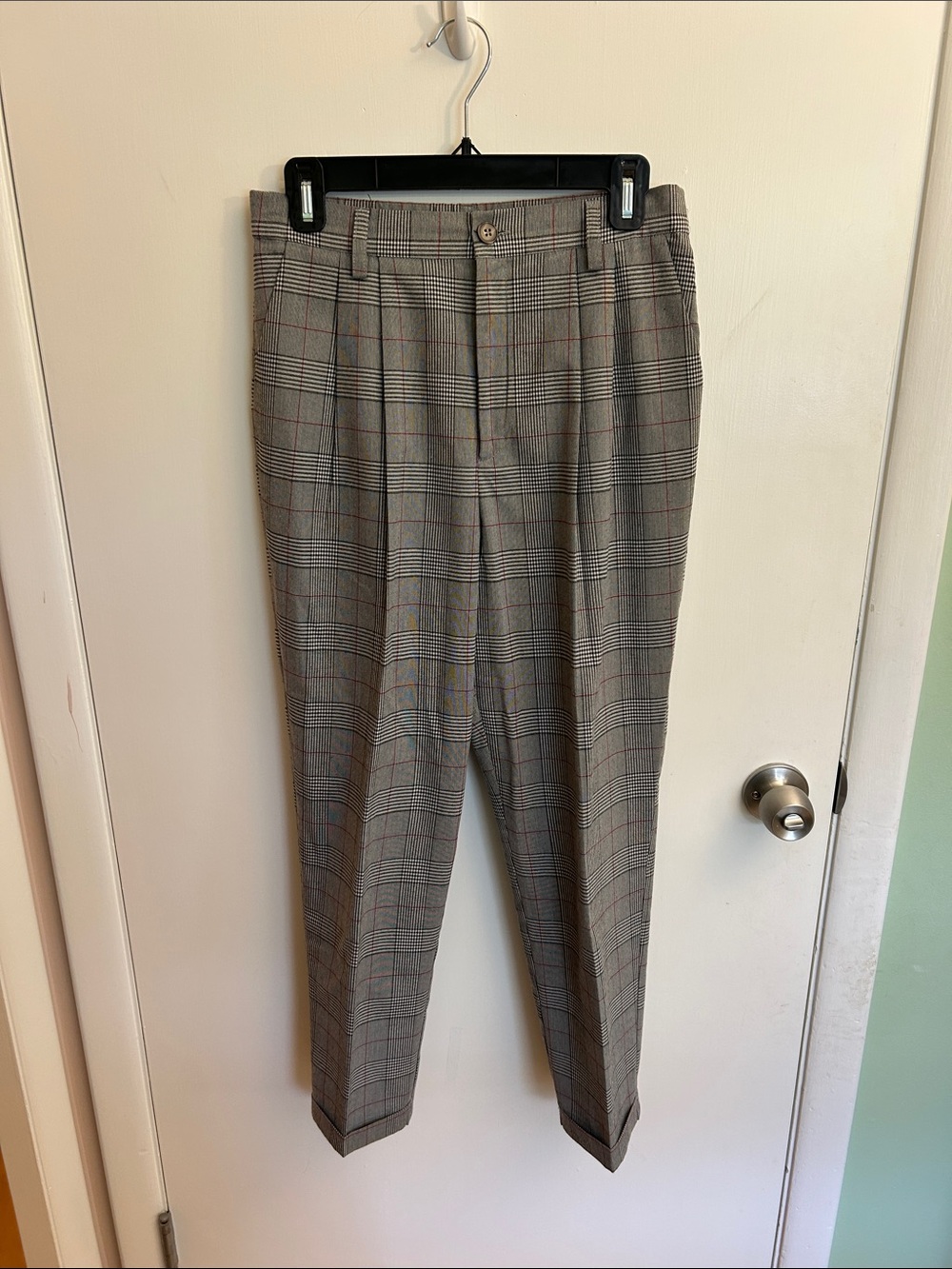 ASTR the Label Elliot Cropped Plaid Trousers in Gray with Subtle Red Windowpane